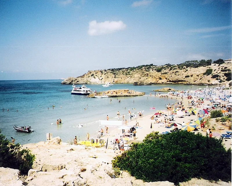 Urbanització Cala Tarida – oraș