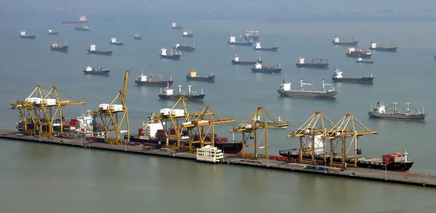 Surabaya kikötő (Tanjung Perak) — Jáva déli partja (Indonézia)