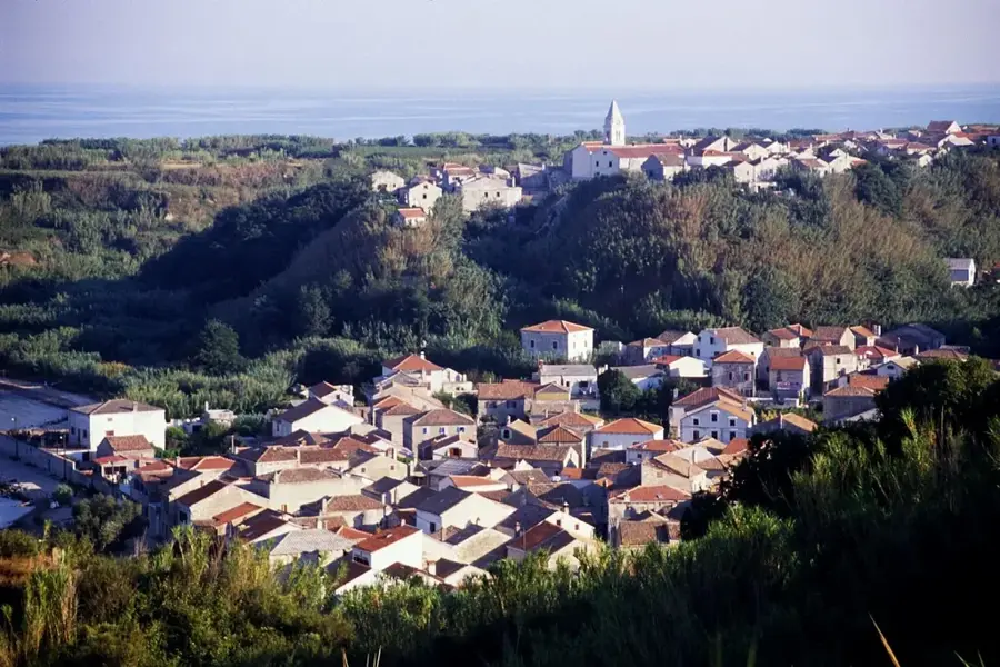 Insula Susak — Dhamar (Yemen)
