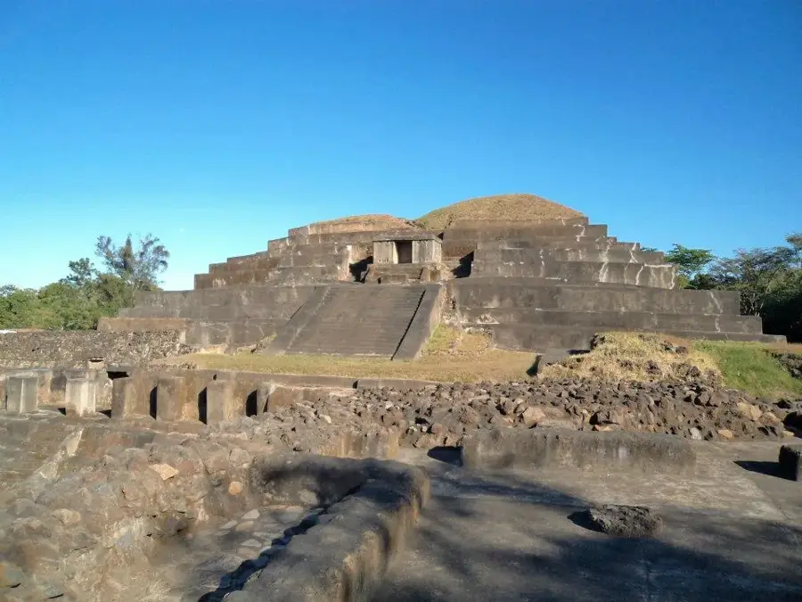 Tazumal — Santa Ana Vulkan (El Salvador)