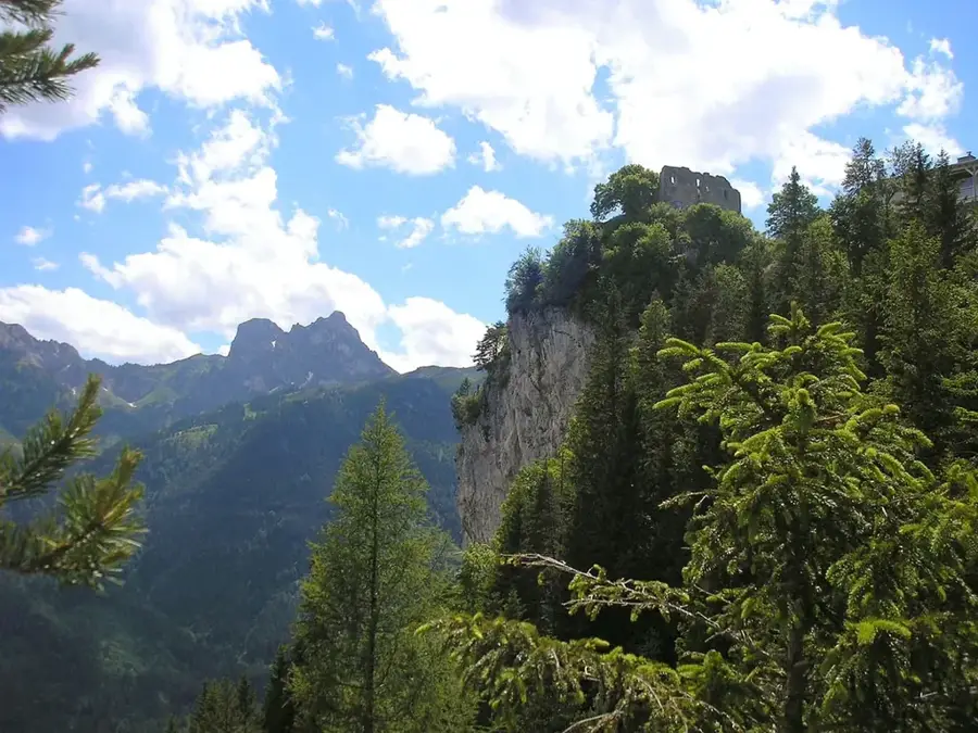 Ruinele castelului Alt-Falkenstein