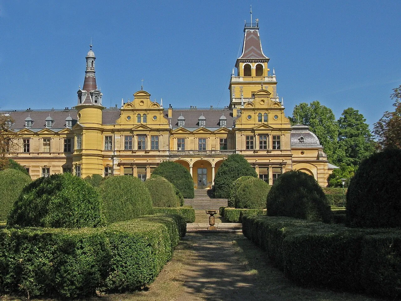 Schloss Wenckheim – Sehenswürdigkeit