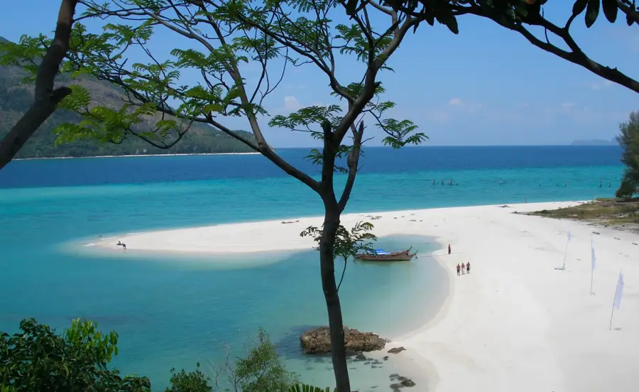 Ko Lipe — Pantai Cermin Kiri (Indonezia)