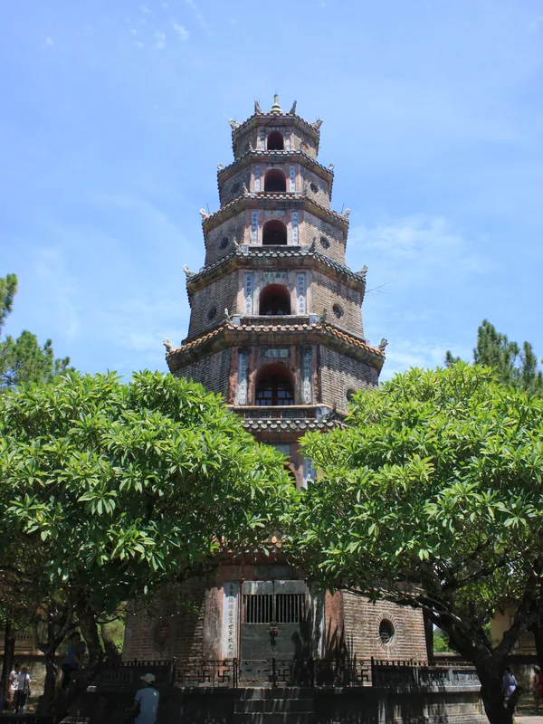 Thiên-Mụ-Pagode — Nong Fa See (Laos)