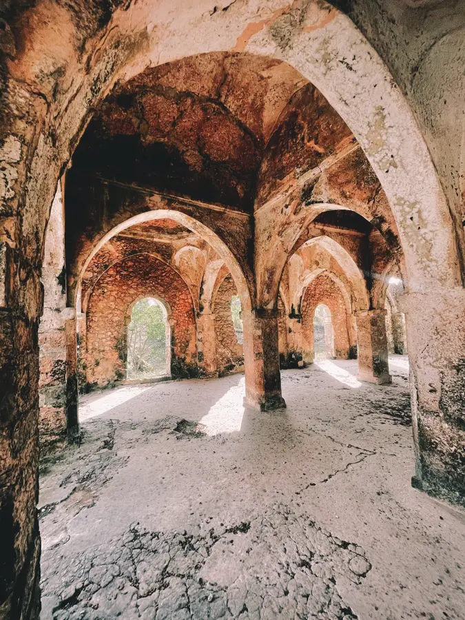 Ruinen von Kilwa Kisiwani — Umoja-Denkmal (Tansania)