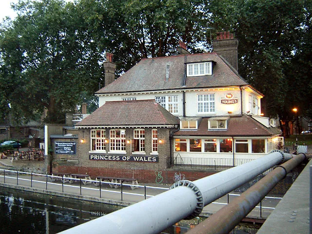Lea Bridge – oraș