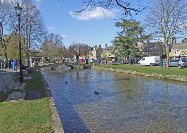 Bourton-on-the-Water – obiectiv turistic