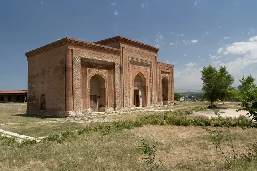 Minaretul Uzgen — Lacul Tulpar-Kol (Kârgâzstan)