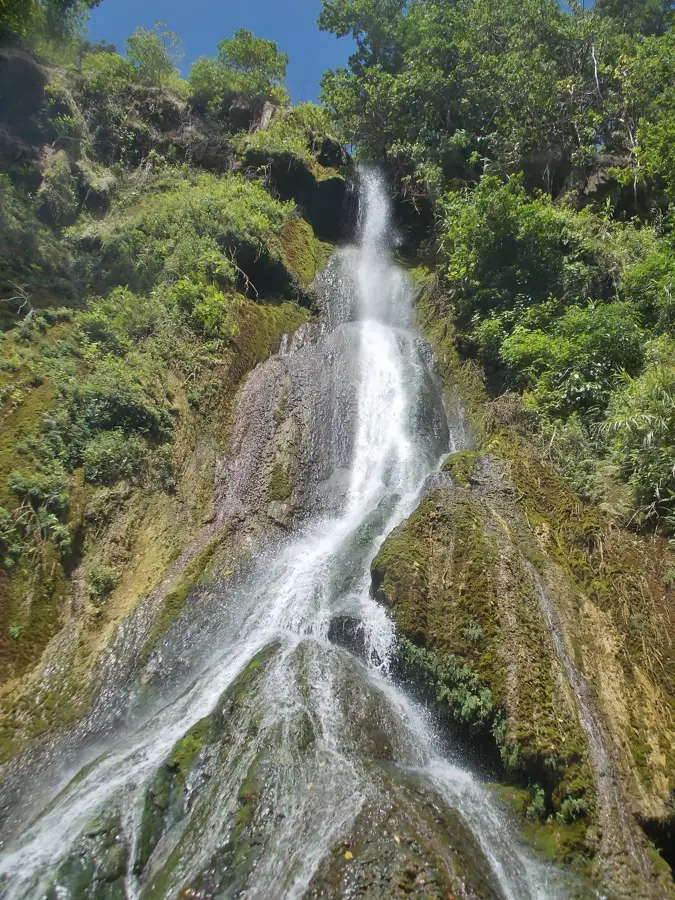Cascadele Mele (loc de legendă) — Insula Hideaway (Vanuatu)