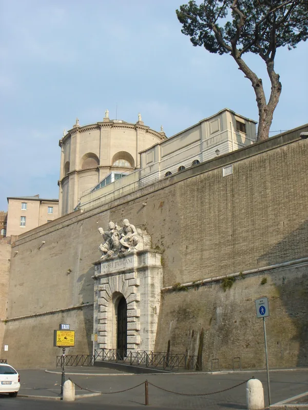 Vatican Museums — St. Peter's Square (Vatican)