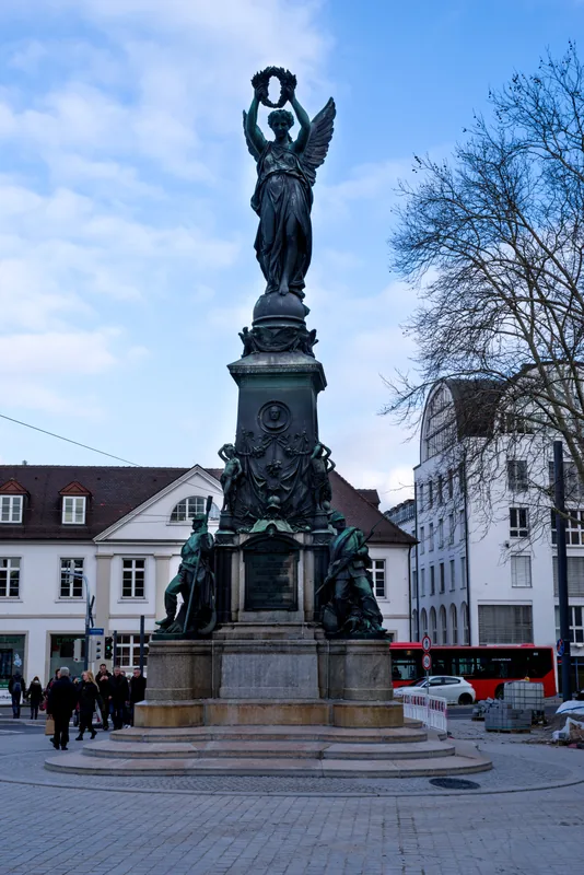 Monumentul Victoriei — Parcul Chatuchak (Thailanda)