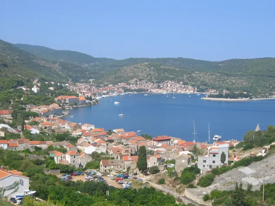 Vis — Trogir (Horvátország)