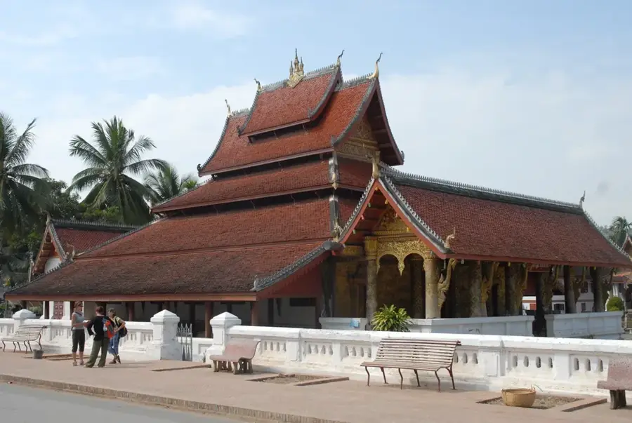 Wat Mai Suwannaphumaham — Mount Phousi (Laos)