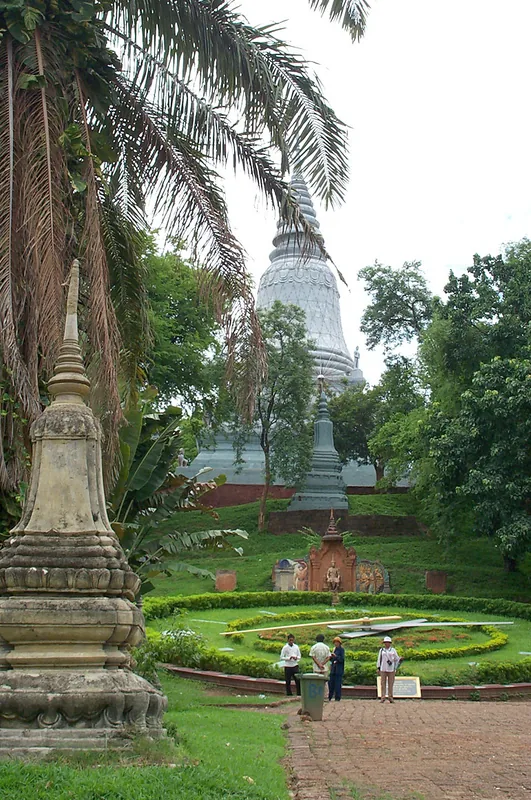Wat Phnom — Wat Botum (Cambodia)