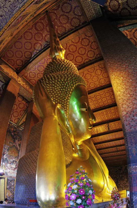 Templul lui Buddha Culcat (Wat Pho) — Monumentul Democrației (Thailanda)