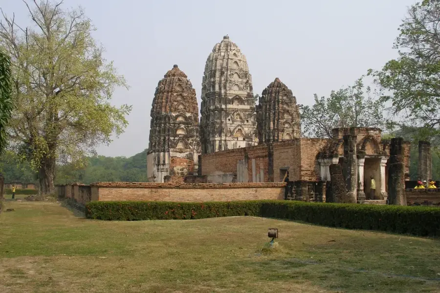 Wat Sri Chum — Muntele Khao Mokochu (Thailanda)