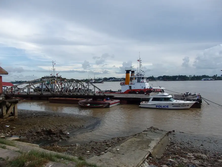 Binnenhafen Yangon — Sule-Pagode (Myanmar)