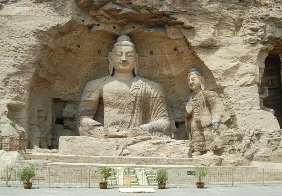 Yungang Grottoes — Kanas Lake (China)