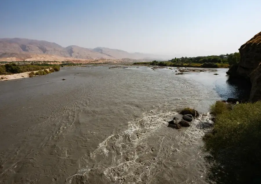 Zarafshan River — Mubarek Gas Processing Plant (Uzbekistan)