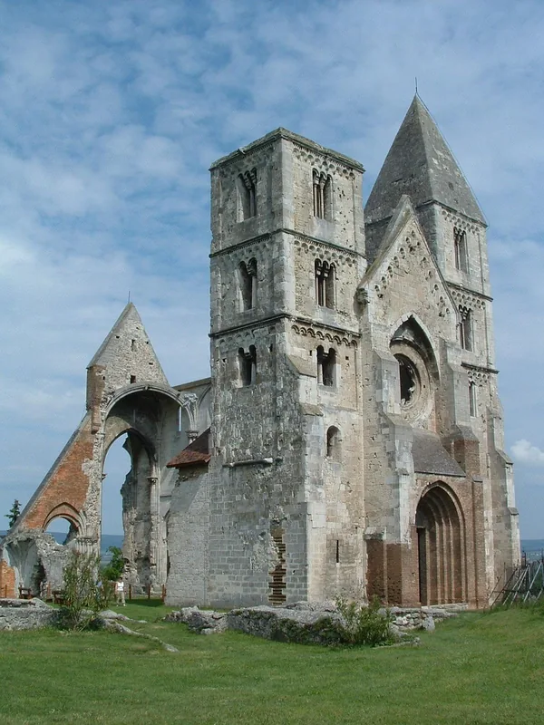 Kirchenruine von Zsámbék – Sehenswürdigkeit